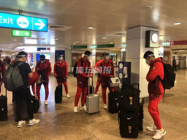 中欧电竞体育app-国足顺利抵达沙迦 重回40强赛驻地有“家”的感觉