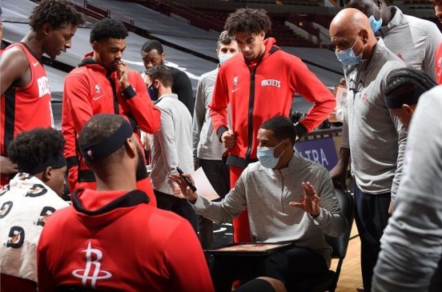 中欧体育官网-胜率回到50%！哈登离队后火箭防守效率同期第二